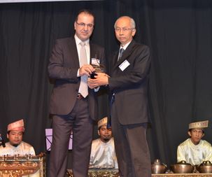 Award to Dr Rahim Mohamad for his leadership at ministry of health